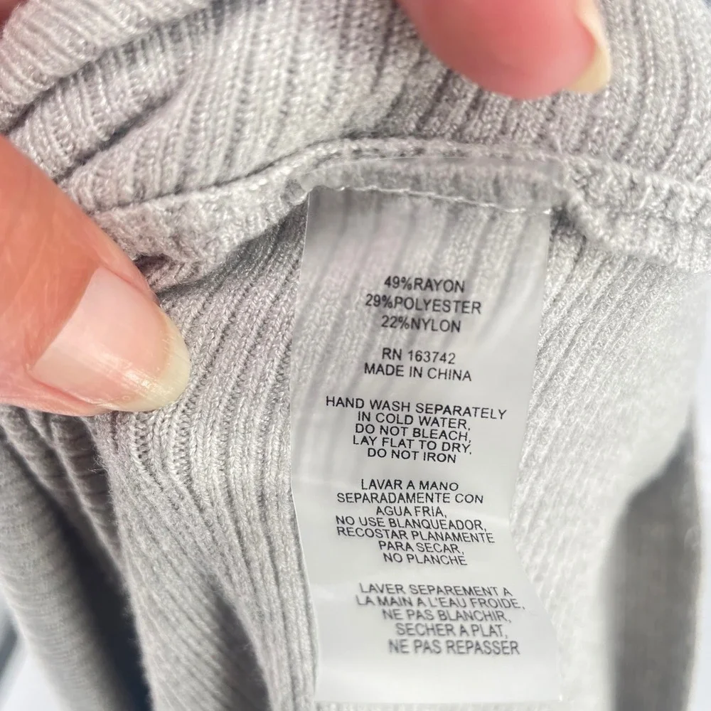 Vila Milano Women's Small Gray Ribbed Knit Button Accent Long Sleeve Pullover‎